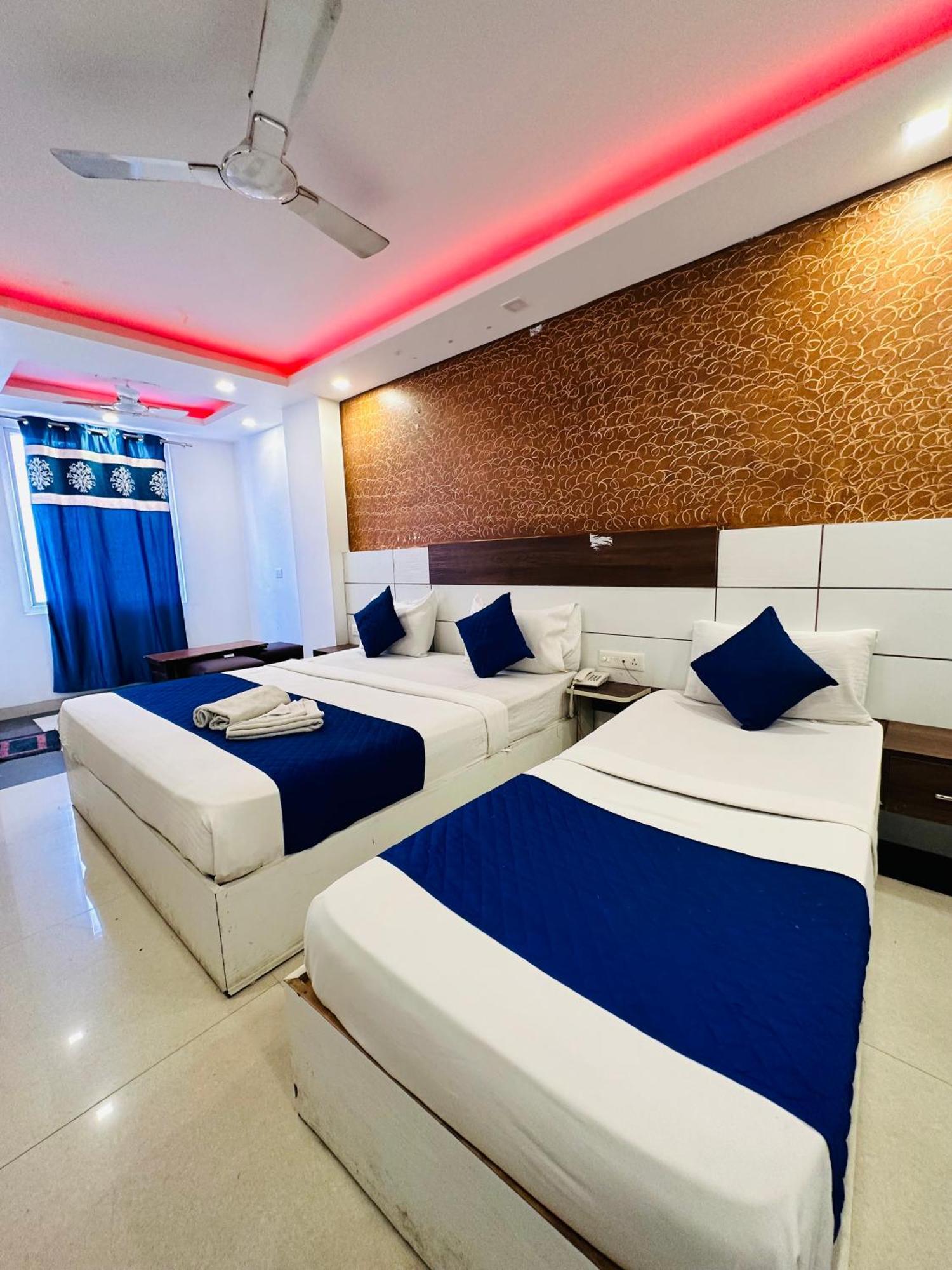 Airport Hotel Mayank Residency New Delhi Bagian luar foto
